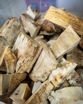 Husă BeWood iPhone 15 Pro Max — Lemn Natural și Rășină, Colecția Planete, Venus