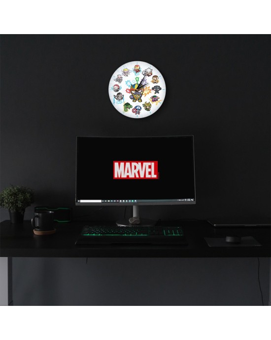 Ceas de Perete Marvel Avengers Multicolor din Sticla, Decorat cu Super Eroi in Stil Chibi, Ideal pentru Copii si Fanii Marvel.