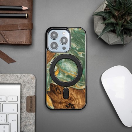 Husa BeWood Lemn Natural si Rasina, Unicat, Iphone 15 Pro - 4 Elemente - Apa Husa BeWood Lemn Natural si Rasina, Unicat, Iphone 15 Pro - 4 Elemente - Apa