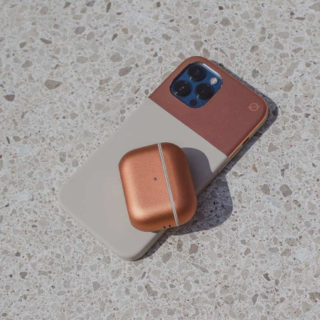 Husa Atom Studios Iphone 12 Stil/Sustenabil/Protectie, MagSafe - Bej cu Aluminu Husa Atom Studios Iphone 12 Stil/Sustenabil/Protectie, MagSafe - Bej cu Aluminu